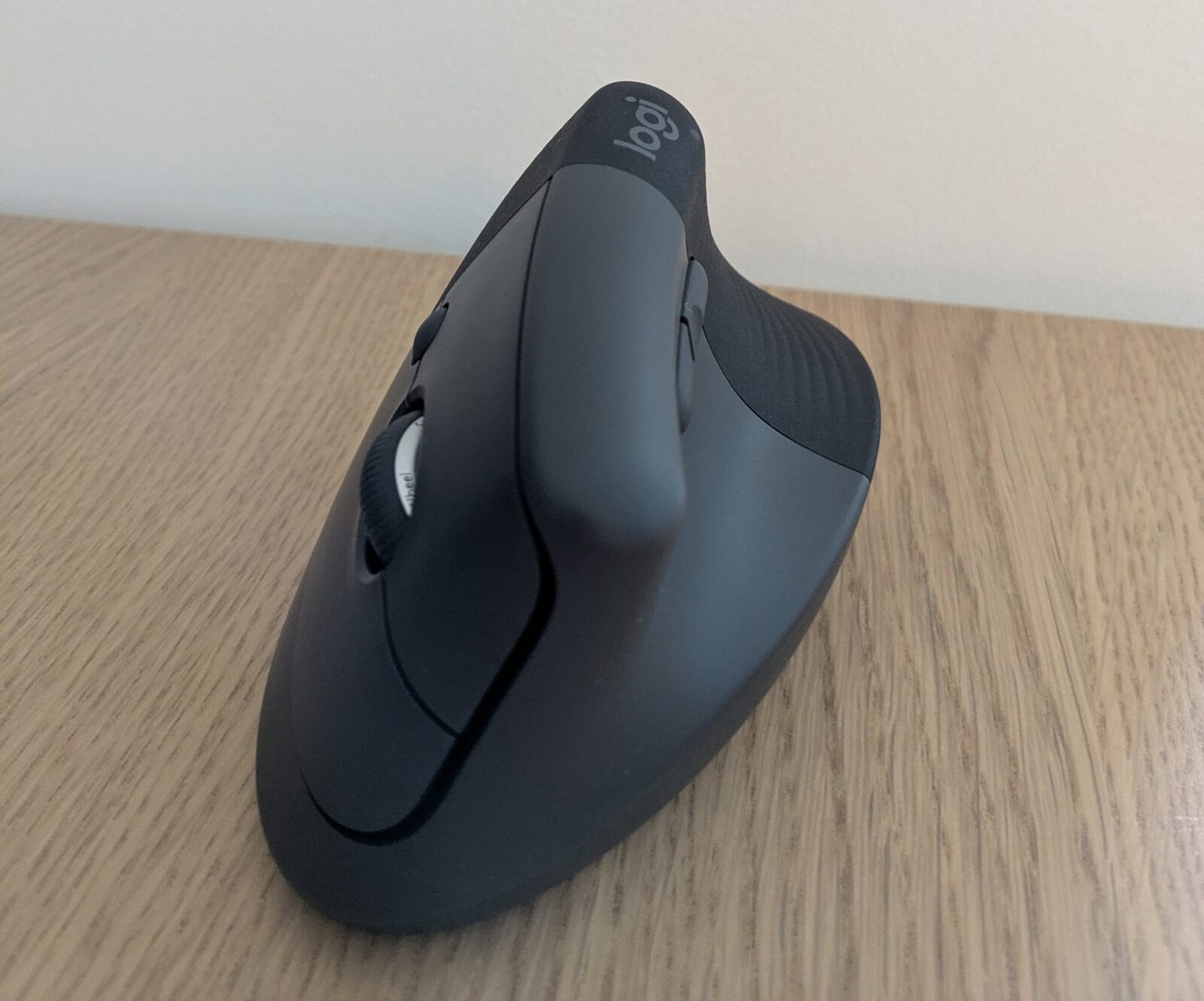 Logitech Lift - 57 Grad Winkel